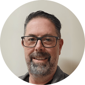 Tom-Pickering-circle-headshot-2